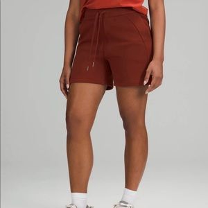 NWT Lululemon Scuba HR Short 5''